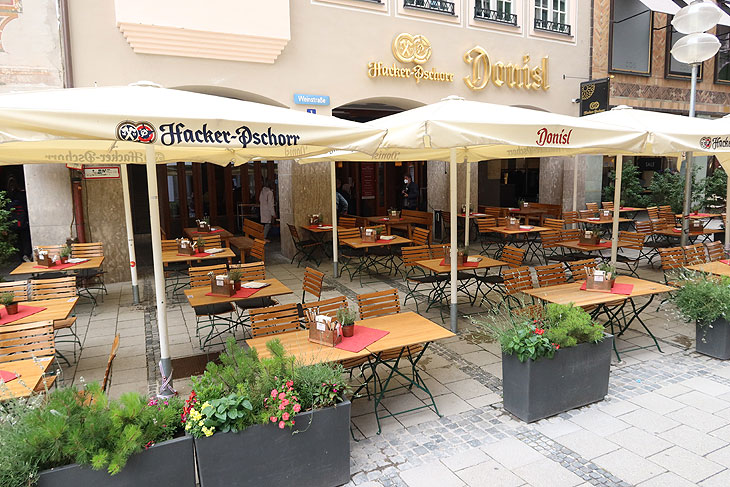 Der Donisl mit vielen Plätze außen hin zum Marienplatz (©Foto: Martin Schitz)